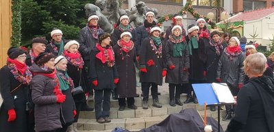 Spontaner Auftritt eines Chores aus den Niederlanden auf dem Lamberti-Markt am 1. Dezember 2018. Foto: Stadt Oldenburg