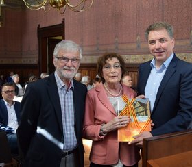 Jean-Luc Moreau, Catherine Rüppell und Jürgen Krogmann beim Empfang zum 70. Jubiläum der DFG Oldenburg. Foto: Stadt Oldenburg