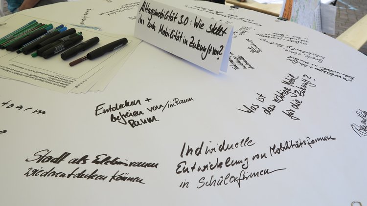 Fragen zu Teilkonzepten können auf Tischdecken beantwortet werden. Foto: Stadt Oldenburg