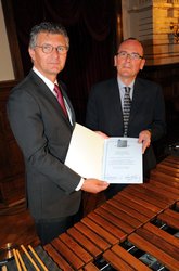 Lord Mayor Gerd Schwandner and the prizewinner of 2010 Wlodzimierz Borodziej. Picture: Kai Niemann