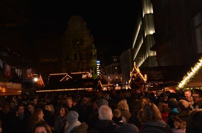 Blick auf den Rathausmarkt während der langen Einkaufsnacht am 05.12.2015. Foto Stadt Oldenburg