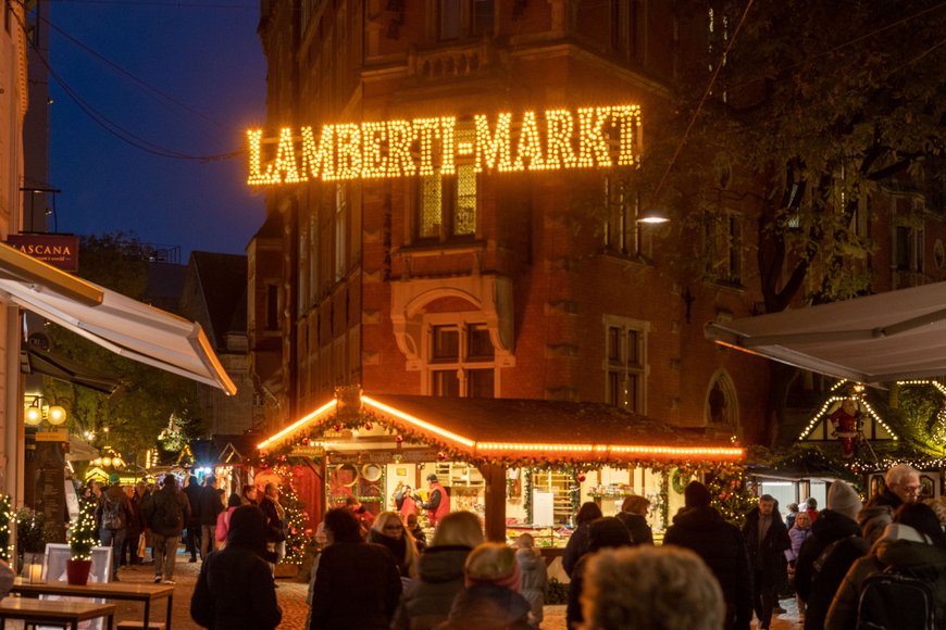 Blick auf den Lamberti-Markt 2022 am Alten Rathaus. Foto: Sascha Stüber