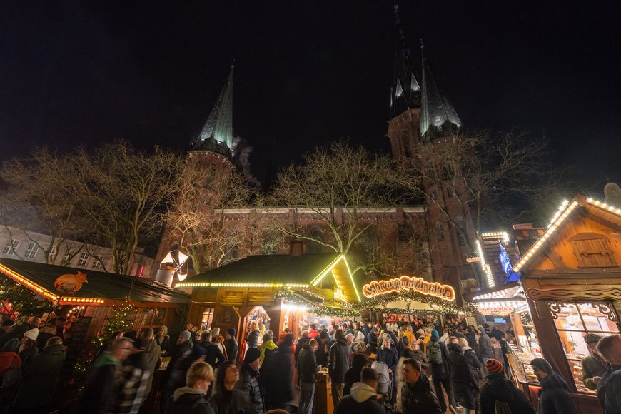 Blick auf den Rathausmarkt beim Lamberti-Markt 2023. Foto: Sascha Stüber