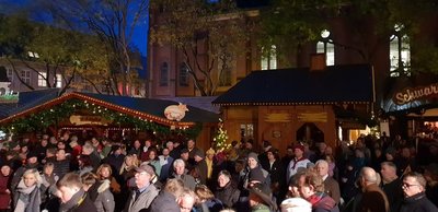 Besucherinnen und Besucher bei der Lamberti-Markt-Eröffnung 2018. Foto: Stadt Oldenburg
