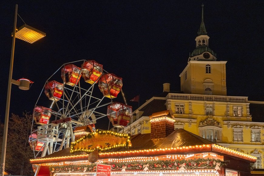 Weihnachtsbäckerei, Nostalgie-Riesenrad und Schloss auf dem Lamberti-Markt 2021. Foto: Sascha Stüber