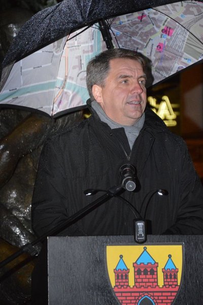 Oberbürgermeister Jürgen Krogmann bei der Eröffnung des Lamberti-Marktes 2015. Foto: Stadt Oldenburg