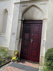 Tür der Synagoge nach dem Brandanschlag. Foto: Stadt Oldenburg