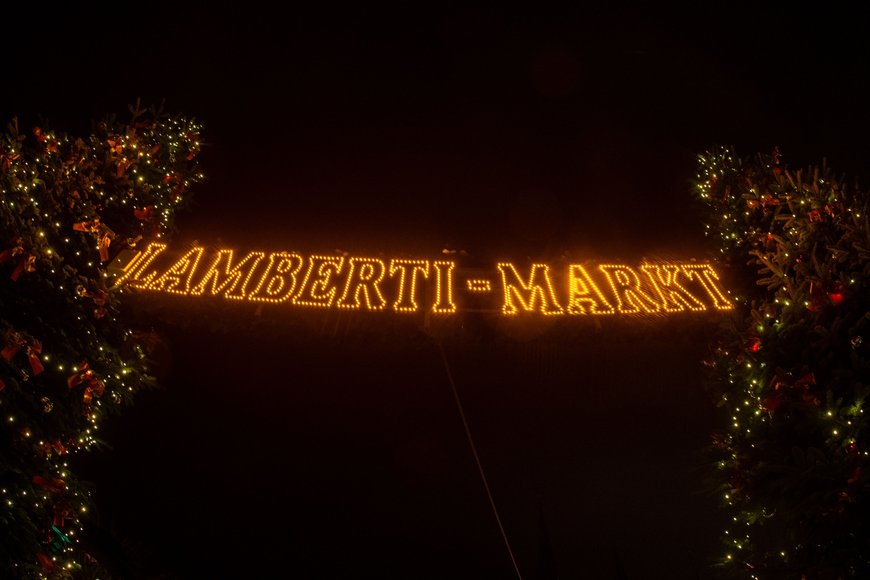 Lamberti-Markt-Schild beim Lamberti-Markt 2023. Foto: Sascha Stüber