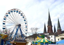 Einen guten Blick über die Oldenburger Innenstadt verspricht das Riesenrad des OsterLandes. Foto: Stadt Oldenburg