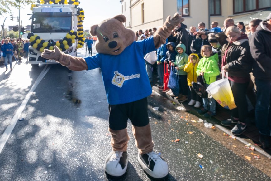 Teilnehmende am Festumzug. Foto: Sascha Stüber