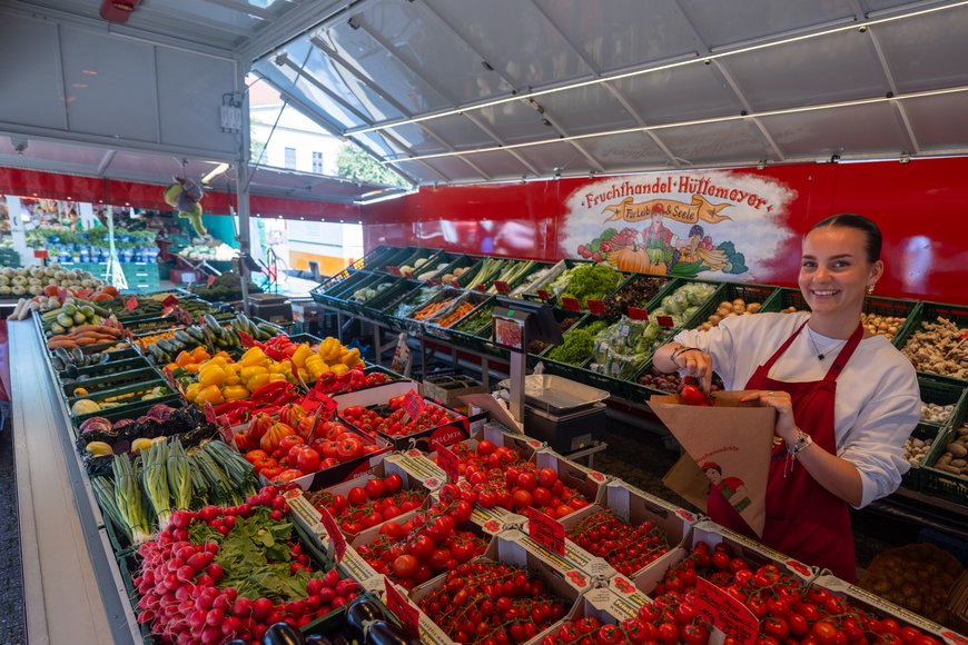 Stand mit Obst und Gemüse auf dem Wochenmarkt auf dem Pferdemarkt. Foto: Sascha Stüber
