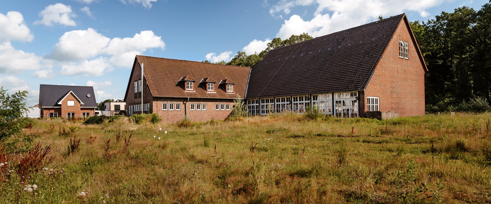 Gebäude auf dem Fliegerhorst. Foto: Mittwollen und Gradetchliev