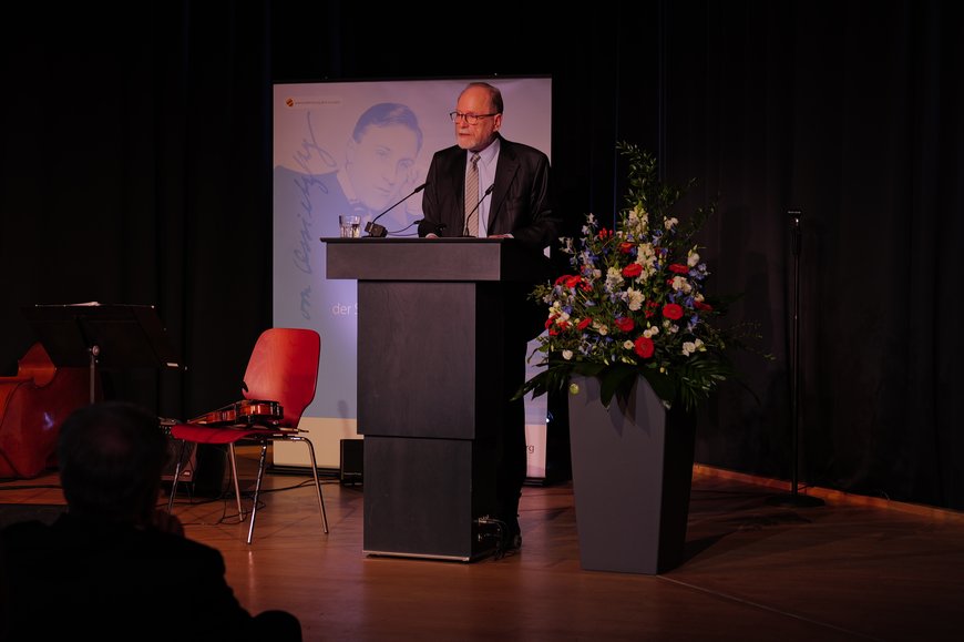 Laudator Prof. Dr. Jan-Philipp Reemtsma am Rednerpult. Foto: Jörg Hemmen