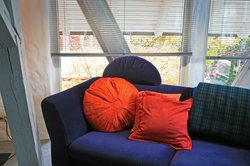 Sofa in der eigenen Wohnung. Foto: Rainer Sturm/Pixelio.de