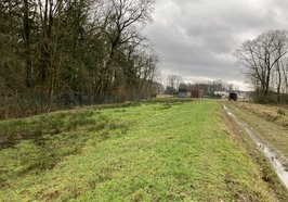 Hier entsteht bis zum Frühjahr 2026 eine neue Parkanlage am Fliegerhorst: der neue Bäkepark. Foto: Stadt Oldenburg
