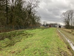 Hier entsteht bis zum Frühjahr 2026 eine neue Parkanlage am Fliegerhorst: der neue Bäkepark. Foto: Stadt Oldenburg