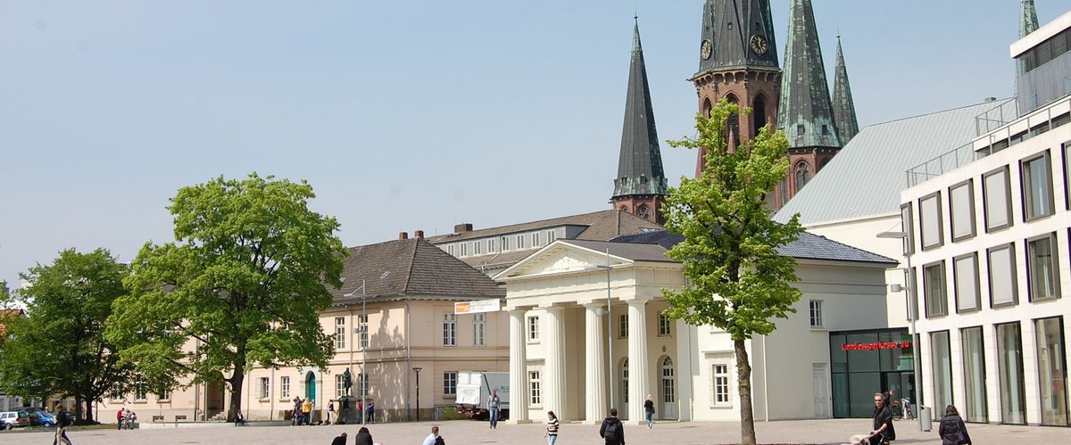 Blick vom Paradewall auf den Schloßplatz. Foto: Stadt Oldenburg