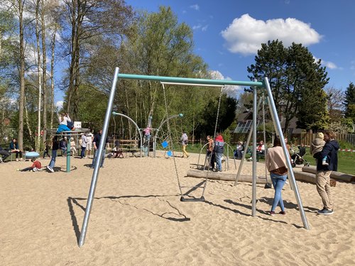 Neue Spielgeräte, wie beim 2022 erweiterten Spielplatz am Rosenbohmsweg, bieten Kindern in Oldenburg bald noch mehr Spielspaß. Foto: Stadt Oldenburg Foto: Stadt Oldenburg