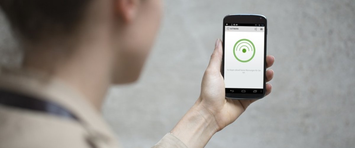 KATWARN-Meldung auf dem Handy. Foto: Matthias Heyde Frauenhofer/Focus