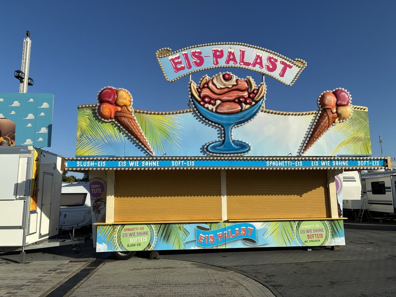 Der Eis-Palast beim Aufbau am 24. September 2026. Foto: Stadt Oldenburg