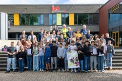 Vier per Los ermittelte Oldenburger Gewinnerklassen wurden für ihre Teilnahme am Wettbewerb „FahrRad!“ ausgezeichnet. Drei von ihnen nahmen am 9. September an der Übergabe teil. Foto: Sascha Stüber Vier per Los ermittelte Oldenburger Gewinnerklassen wurden für ihre Teilnahme am Wettbewerb „FahrRad!“ ausgezeichnet. Drei von ihnen nahmen am 9. September an der Übergabe teil. Foto: Sascha Stüber