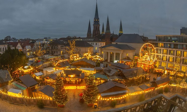 Blick aus dem Schloss über den Lamberti-Markt 2024. Foto: Sascha Stüber