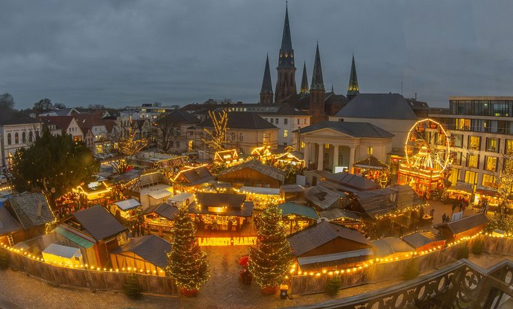 Blick aus dem Schloss über den Lamberti-Markt 2024. Foto: Sascha Stüber