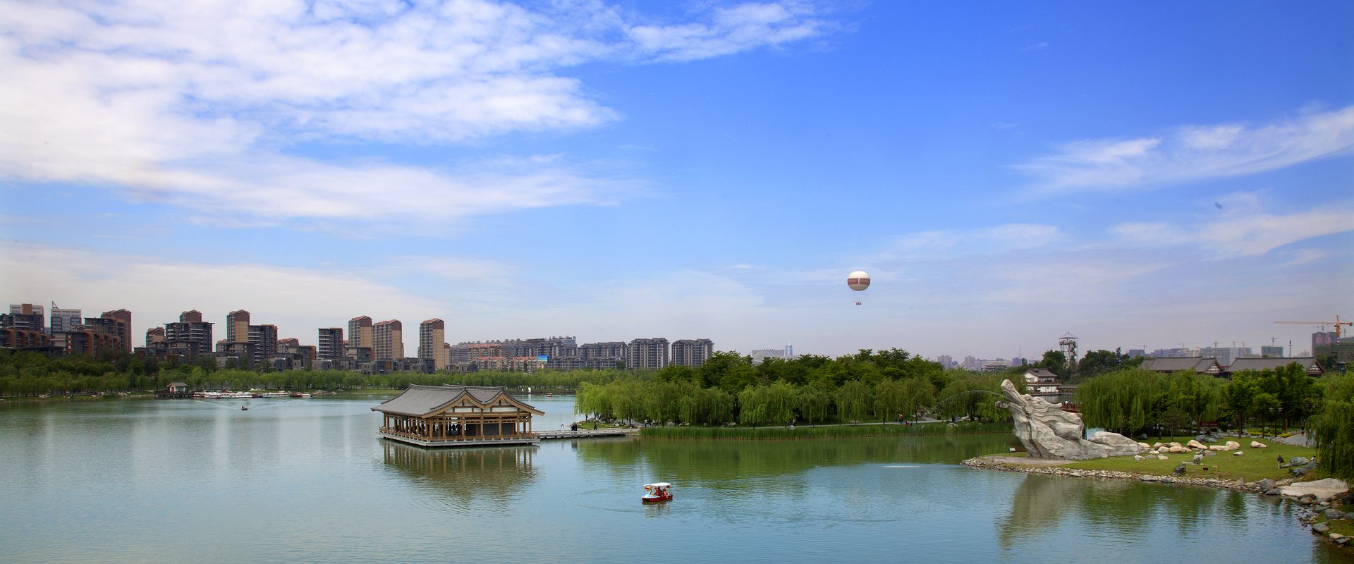 Blick auf einen See in Xi’an. Foto: LabMike auf Pixabay