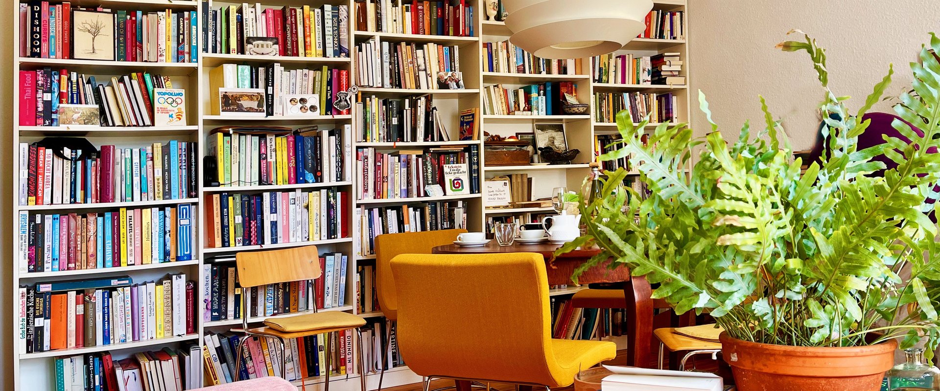 Bücherwand. Foto: Rainer Sturm/pixelio.de