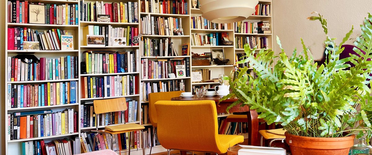 Bücherwand. Foto: Rainer Sturm/pixelio.de