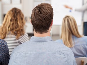 Vortrag vor mehreren Personen. Foto: contrastwerkstatt/Fotolia Vortrag vor mehreren Personen. Foto: contrastwerkstatt/Fotolia