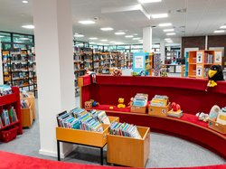 Bücher in einer Stadtbibliothek. Foto: Stadt Oldenburg