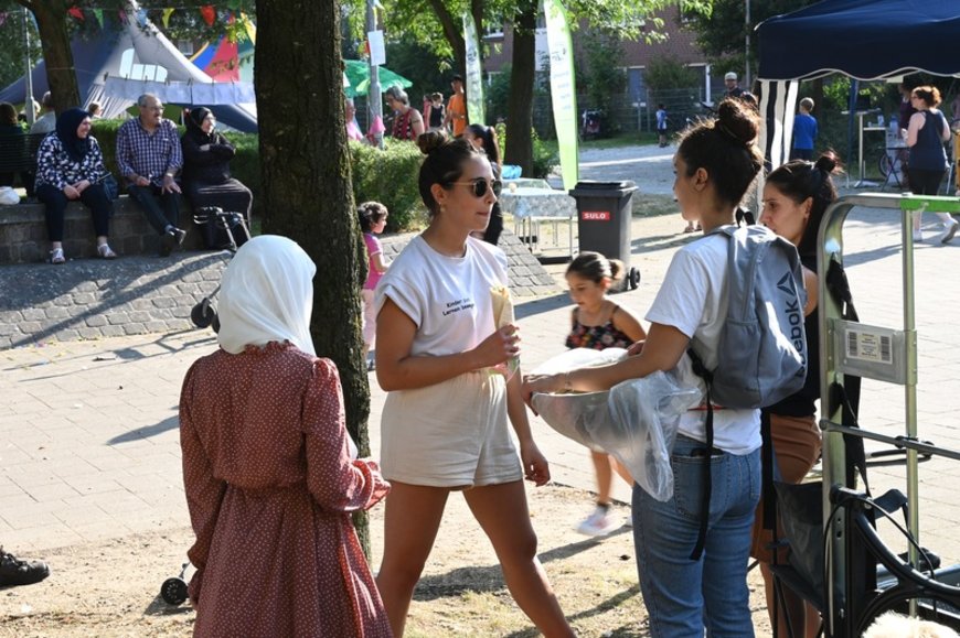 Besucherinnen. Foto: Jörg Hemmen  