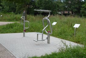 Die Fitnessgeräte laden in der Grünanlage Schafgarbenweg zum Trainieren ein. Foto: Stadt Oldenburg