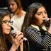 Vorschau: Zwei Leadsängerinnen einer Schülerband. Foto: Stadt Oldenburg