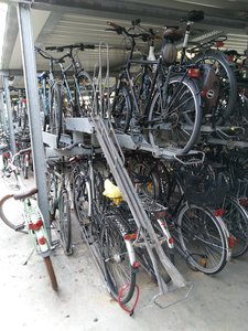 Doppelstockparkanlage mit Fahrrädern in der Fahrradstation Süd. Foto: Stadt Oldenburg