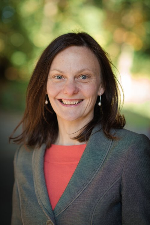 Ein Foto von Frau Dr. Nicole Deufel. Ein Foto von Frau Dr. Nicole Deufel.