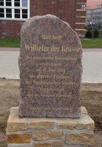 Gedenkstein für den Monarchen Wilhelm I. auf dem Anne-Frank-Platz im Wohnquartier Neu-Donnerschwee. Foto: Stadt Oldenburg Gedenkstein für den Monarchen Wilhelm I. auf dem Anne-Frank-Platz im Wohnquartier Neu-Donnerschwee. Foto: Stadt Oldenburg