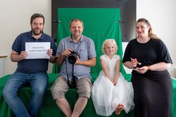 Marktmeister Dennis Ostendorf, Fotograf Sascha Stüber, Engel Milayn und Valentina Proksch von Trend Hair. Foto: Sascha Stüber Marktmeister Dennis Ostendorf, Fotograf Sascha Stüber, Engel Milayn und Valentina Proksch von Trend Hair. Foto: Sascha Stüber