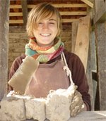 Junge Frau im Einsatz bei der Jugendbauhütte. Foto: Deutsche Stiftung Denkmalschutz, Jugendbauhütten