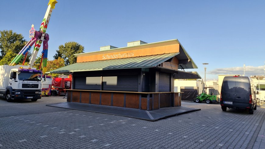Der Schinderhannes beim Aufbau auf dem Kramermarkt am 23. September 2025. Foto: Stadt Oldenburg