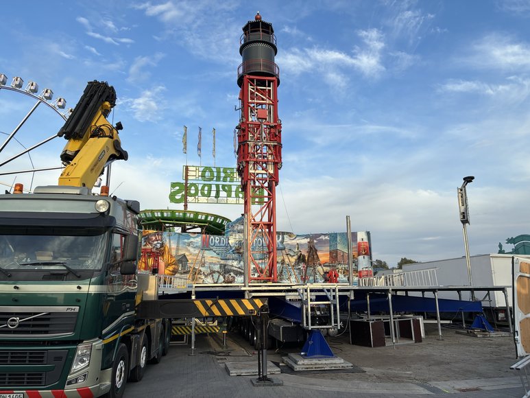 Der Nordic Tower beim Aufbau am 29. September 2026. Foto: Stadt Oldenburg