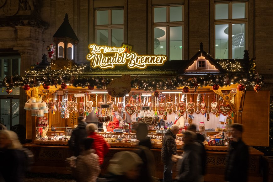 Der Oldenburger Mandel-Brenner auf dem Lamberti-Markt 2025. Foto: Sascha Stüber