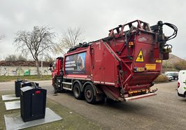 Unterflurbehälter und Abfallsammelfahrzeug