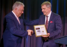 Feierten die 40-jährige Städtepartnerschaft: Oldenburgs Oberbürgermeister Jürgen Krogmann (rechts) und Cholets Bürgermeister Gilles Bourdouleix. Foto: Sascha Stüber