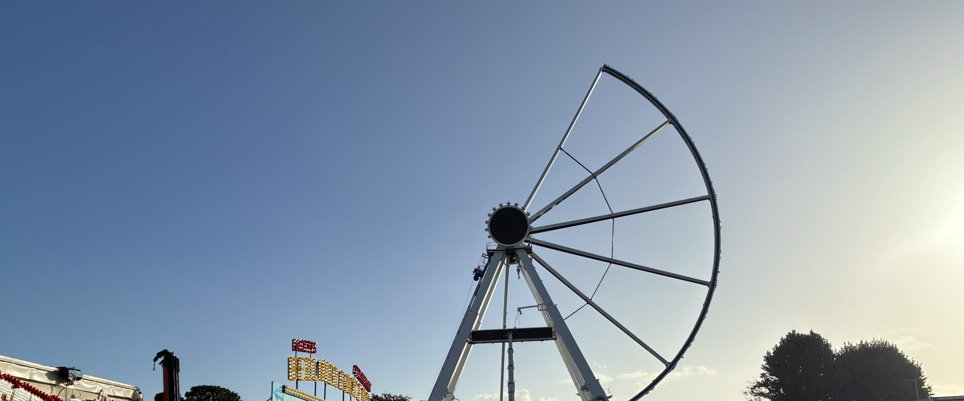 Das Riesenrad „Mein Rad“ beim Aufbau am 24. September 2026. Foto: Stadt Oldenburg