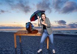 Szenenbild „Lieder von früher“ mit Dorothee Bienert. Foto: Stephan Walzl