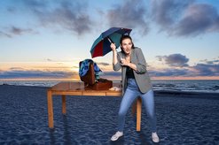 Szenenbild „Lieder von früher“ mit Dorothee Bienert. Foto: Stephan Walzl