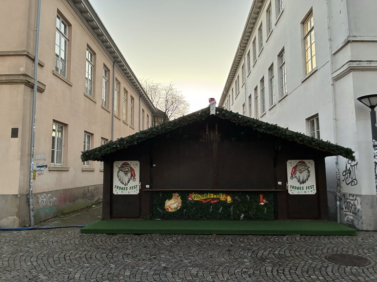 Stadt Oldenburg Ein Ausschank beim Aufbau auf dem Lamberti-Markt am 17. November 2025. Foto: Stadt Oldenburg