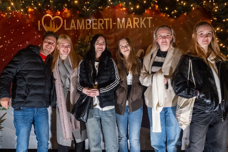 Besuchergruppe auf dem Lamberti-Markt 2024. Foto: Sascha Stüber